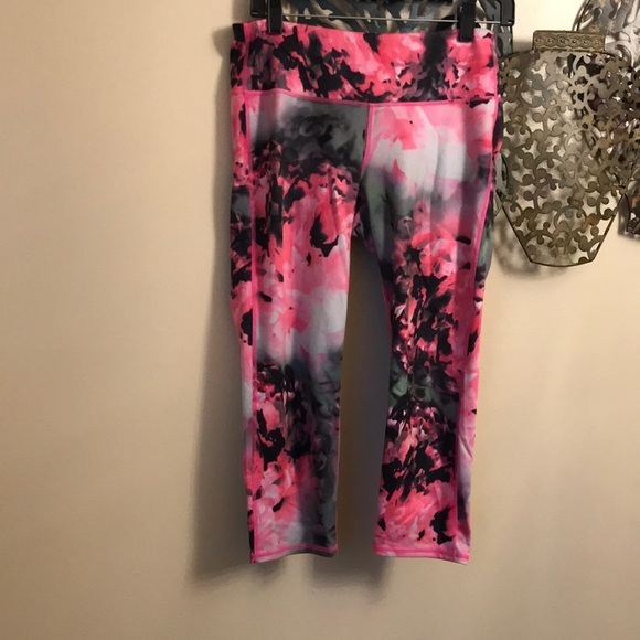 - Athleta floral crop leggings - Picture 2 of 6